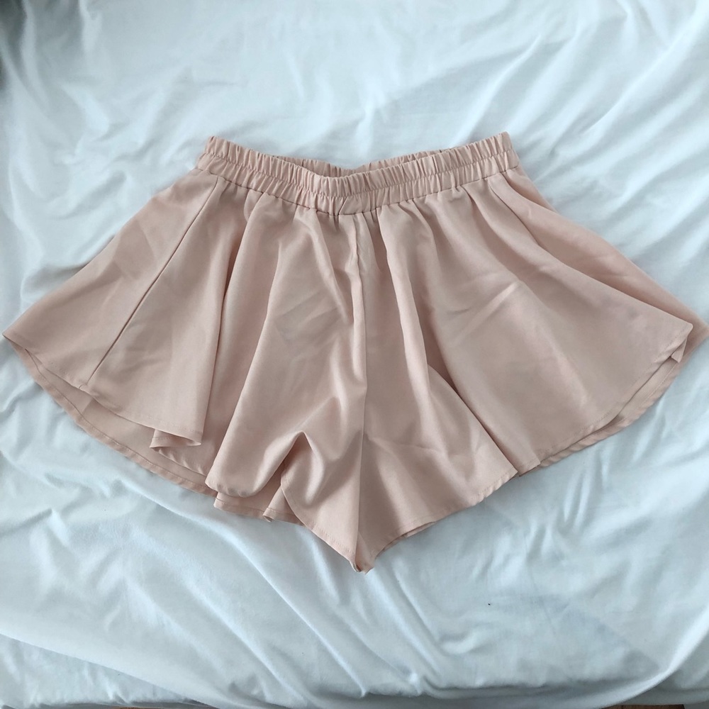 PrettyLittleThing Floaty Shorts